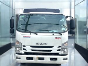 Alternative view of XE TẢI ISUZU NQR75ME4 5.5 TẤN THÙNG MUI BẠT