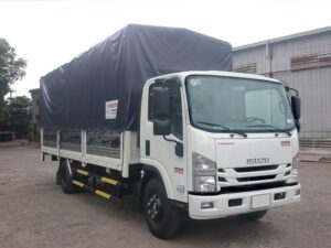 XE TẢI ISUZU NQR75ME4 5.5 TẤN THÙNG MUI BẠT BỬNG NÂNG