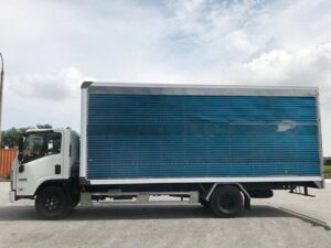 XE TẢI ISUZU NQR75ME4 5 TẤN CHỞ PALLET CHỨA CẤU KIỆN ĐIỆN TỬ