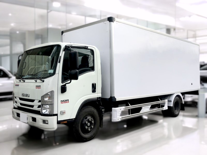 XE TẢI ISUZU NQR75ME4 5 TẤN THÙNG BẢO ÔN