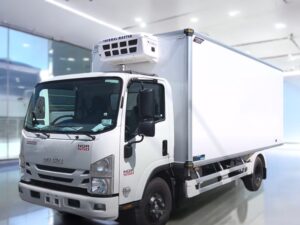 XE TẢI ISUZU NQR75ME4 5 TẤN THÙNG ĐÔNG LẠNH
