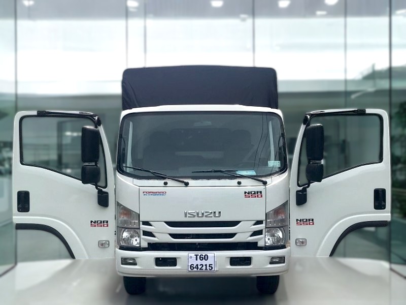 XE TẢI ISUZU NQR75ME4 5 TẤN THÙNG MUI BẠT - Ảnh 2