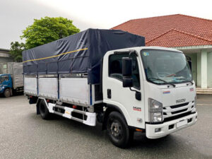 Alternative view of XE TẢI ISUZU NQR75ME4 6 TẤN THÙNG MUI BẠT