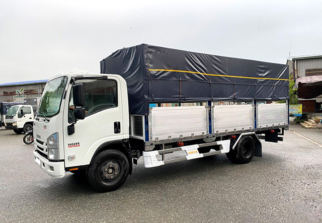 XE TẢI ISUZU NQR75ME4 6 TẤN THÙNG MUI BẠT - Ảnh 3