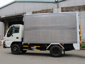 Alternative view of XE TẢI ISUZU QKR77FE4 2.2 TẤN THÙNG KÍN BỬNG NÂNG
