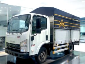 XE TẢI ISUZU QKR77FE4 2.4 TẤN THÙNG MUI BẠT