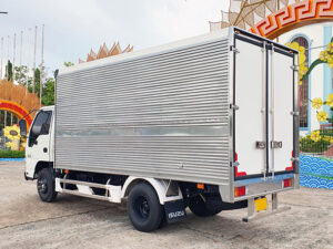 Alternative view of XE TẢI ISUZU QKR77HE4 1.9 TẤN THÙNG KÍN
