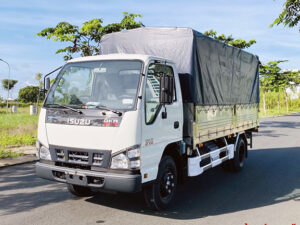 Alternative view of XE TẢI ISUZU QKR77HE4 2.4 TẤN THÙNG MUI BẠT