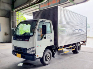 Alternative view of XE TẢI ISUZU QKR77HE4 2.9 TẤN THÙNG KÍN