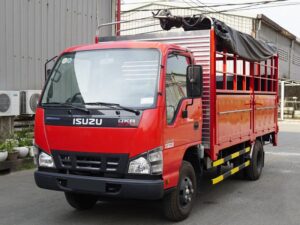 Alternative view of XE TẢI ISUZU QKR77HE4 1.9 TẤN THÙNG MUI BẠT BỬNG NÂNG