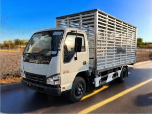 Alternative view of XE TẢI ISUZU QKR77HE4 2.4 TẤN CHỞ GÀ VỊT