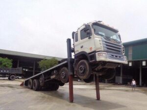 Alternative view of XE TẢI JAC 5 CHÂN 19 TẤN NÂNG ĐẦU CHỞ MÁY CHUYÊN DÙNG