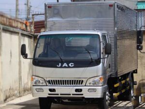 Alternative view of XE TẢI JAC HFC 1083K1 5.5 TẤN THÙNG KÍN BỬNG NÂNG