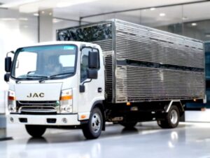 XE TẢI JAC N500 5 TẤN THÙNG KÍN ĐỘNG CƠ CUMMIN