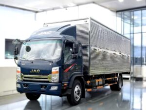 XE TẢI JAC N800 PLUS 8.5 TẤN THÙNG KÍN ĐỘNG CƠ CUMMINS