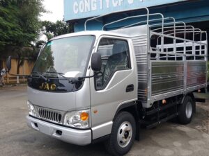 XE TẢI JAC HFC 1030K4 2.4 TẤN THÙNG BẠT